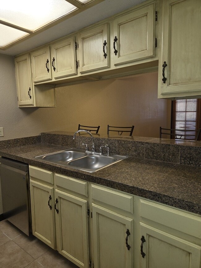 Photo - 2 Bed 2 Bath Townhome with 1 car garage in Mesa