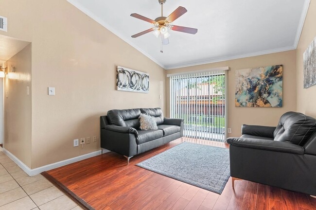 Photo - 12707 Bellaire Blvd Unidad 921