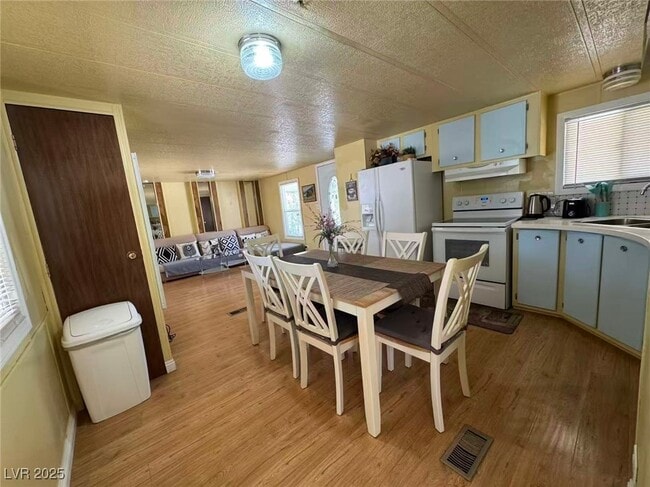 Photo - 551 Piltz Rd