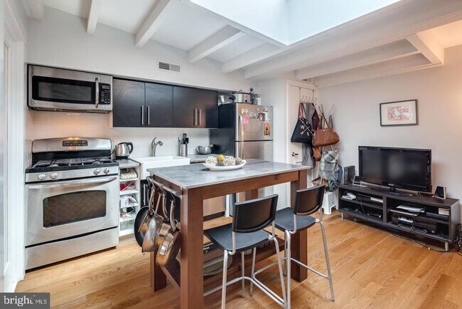 Building Photo - 1320 Pine St Unit 4F