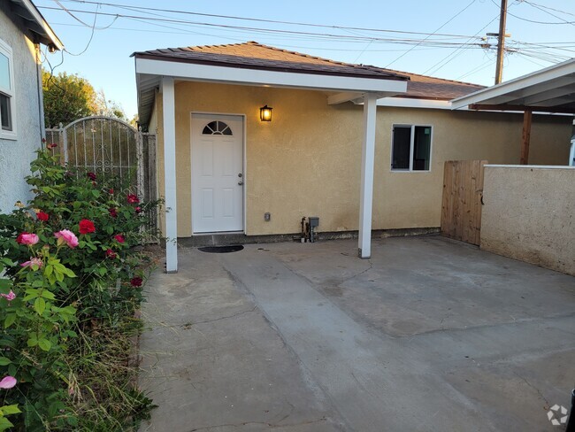 Building Photo - 3604 Loomis St Rental