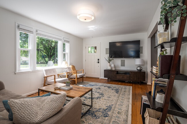 Photo - 582 Whispering Hills Dr