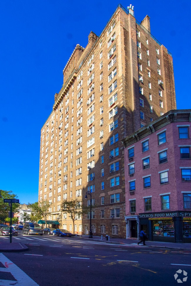 Photo - 299 W 12th St