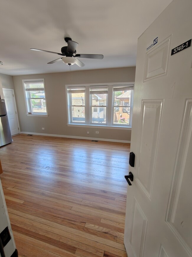 Photo - 4946 N Ridgeway Ave Unit 2