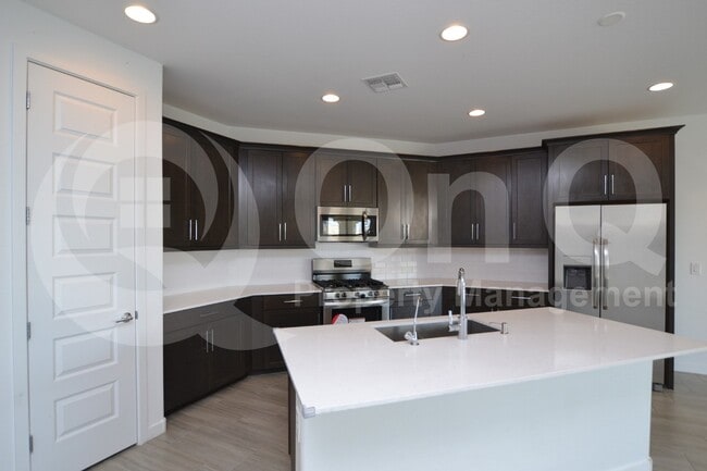 Building Photo - 9213 W Glenrosa Ave Rental