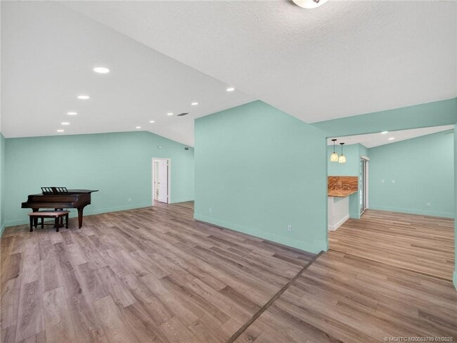 Photo - 3055 SE Glasgow Dr