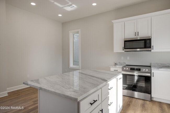 Photo - 306 W Taft St