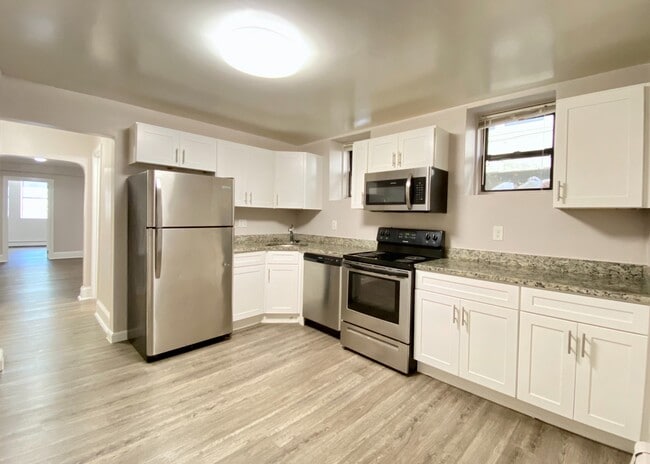 Building Photo - 46 Waverly St Unit #B