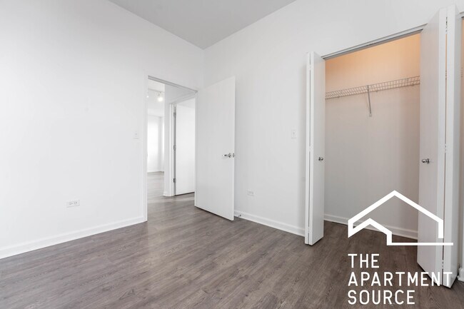 Photo - 930 W Dakin St Unit 205