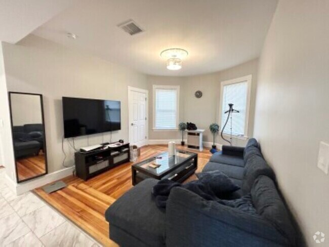 Building Photo - 267 E Cottage St Unit 3 Rental