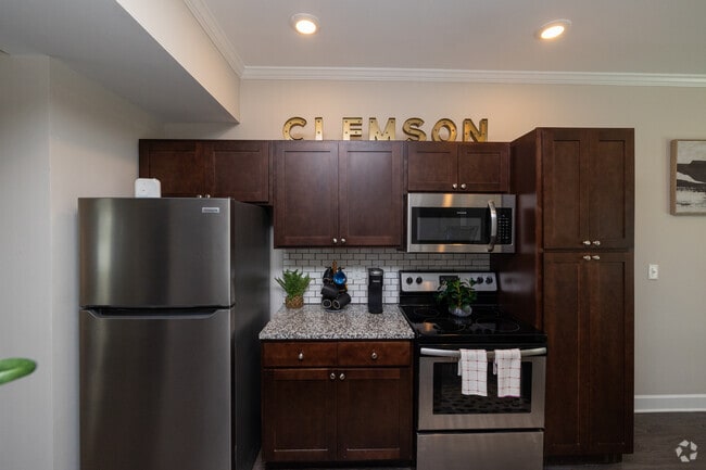 4BR, 4.5BA - 3,000SF - Kitchen