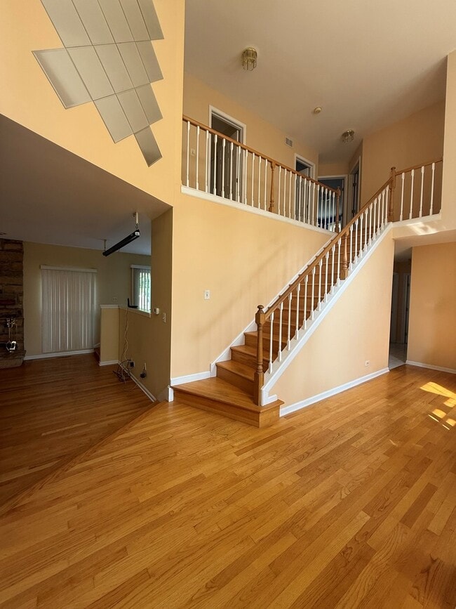 Photo - 1062 Dearborn Ln