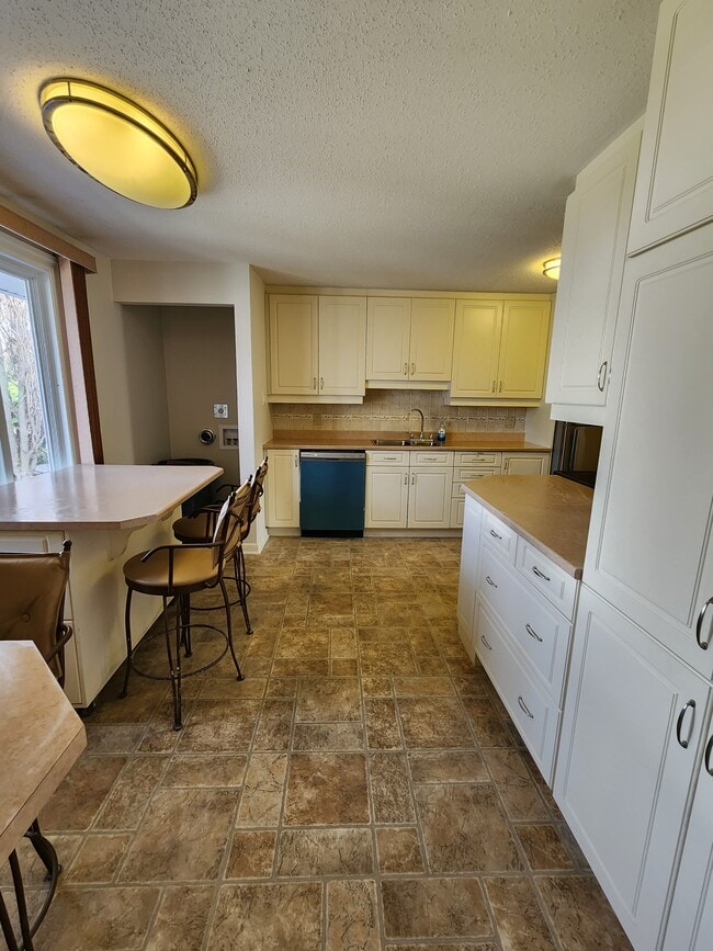 73 Queensline Dr Unit A
