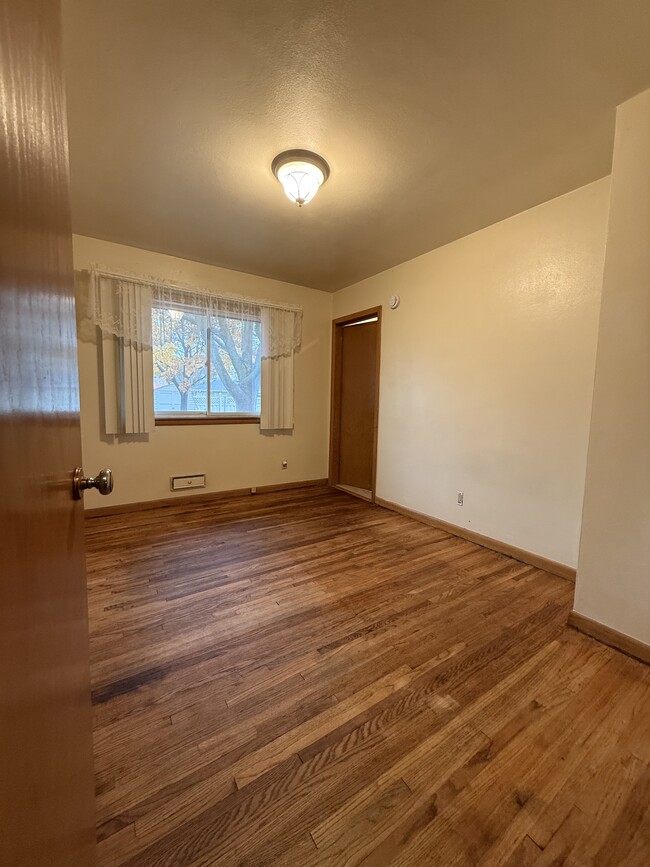 Photo - 138 21st Ave S