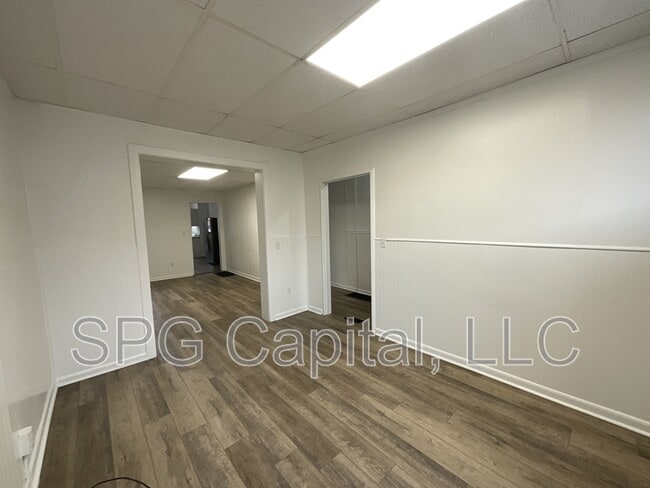 Photo - 119 W Jackson St