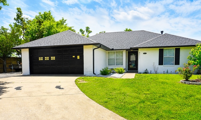 Photo - 3 Bed / 2 Bath Home on Cul de Sac in North Rogers - Easy access to 14th St, Shopping, Restaurants!