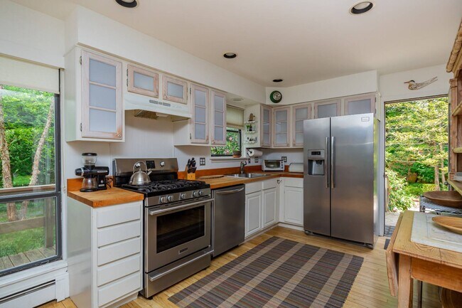 Photo - 46 Spring Close Hwy