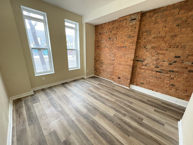 Photo - 1 Bedroom Main Floor With In-suite Laundry and Parking Unit 1