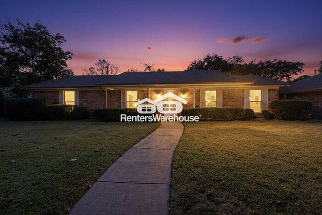 Building Photo - MOVE IN READY Plano Home