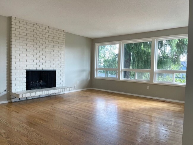 Photo - SPACIOUS 4 Bed/3 Full Bath Home in West Linn