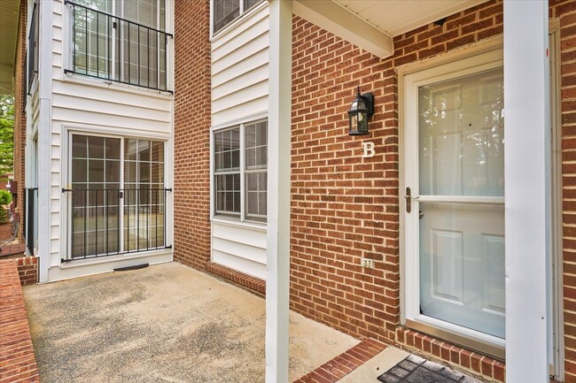 Front private patio - 10 Pinehurst Manor Dr Condo Unit #B