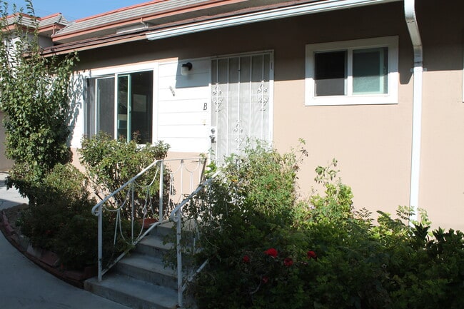 Photo - 445 E Providencia Ave Unidad A
