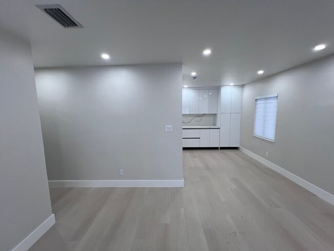 Photo - 160 E 34th St