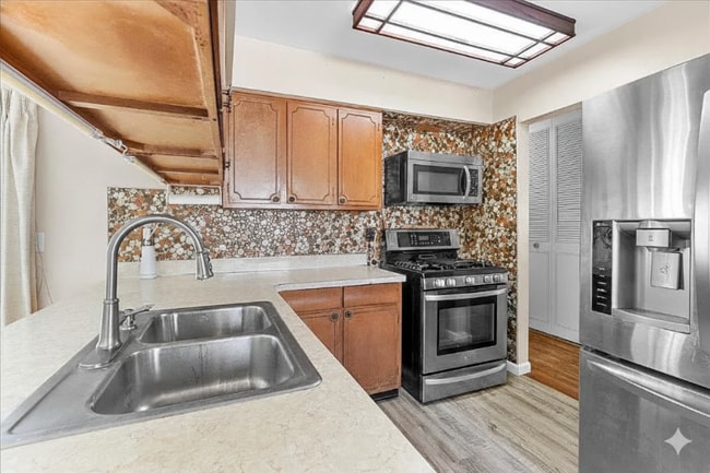 Photo - 4709 Stillwell Ave Casa