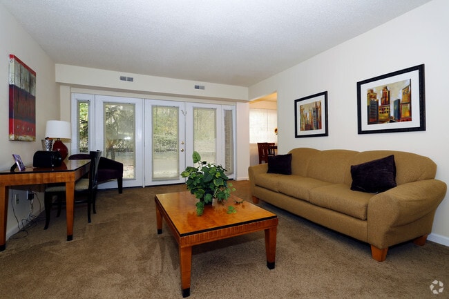 Living Area - Brentwood West