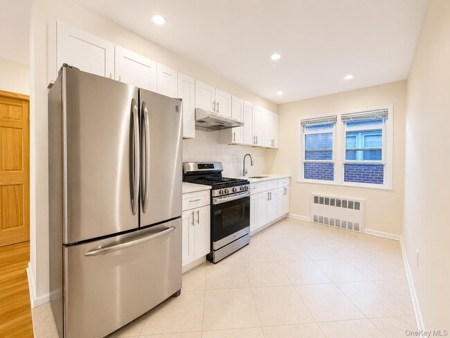 Photo - 61-34 76th St