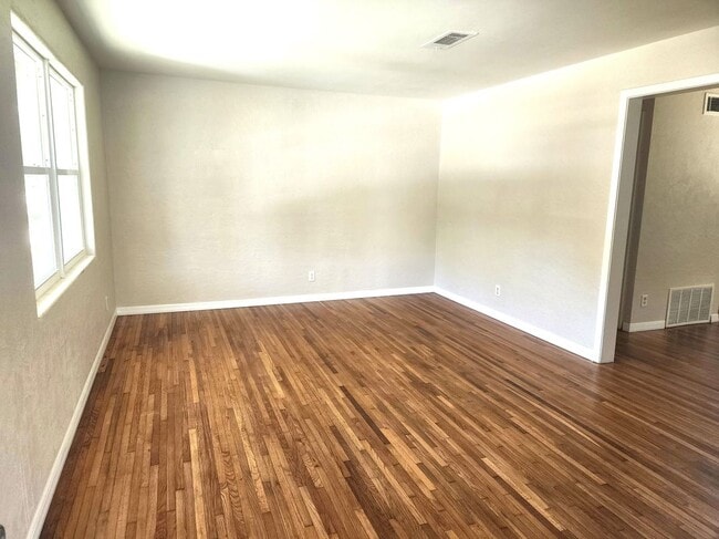 Photo - 554 Miriam Ave