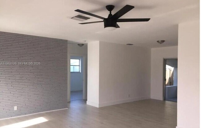 Photo - 320 SW 7th Ct