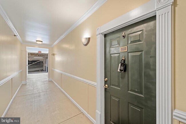 Photo - 4860 Eisenhower Ave Unit 391