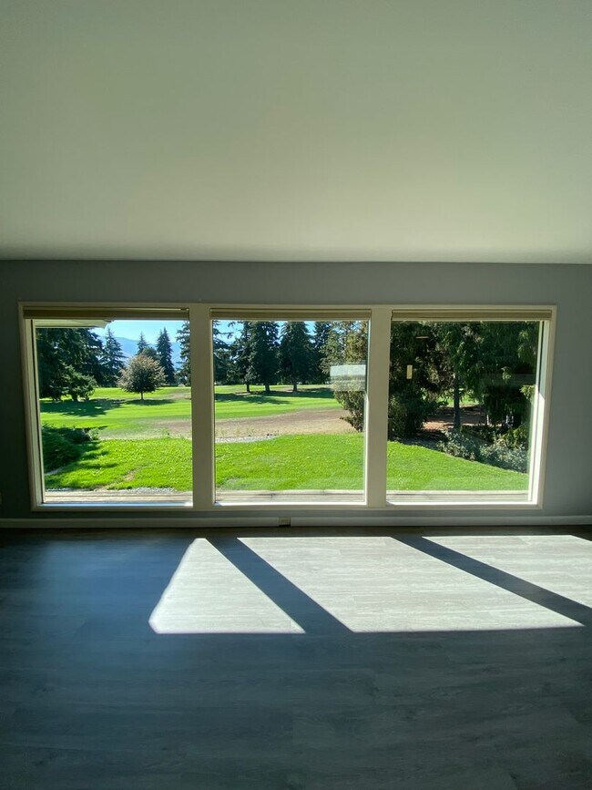 Photo - Four Bed, Two Bath Single Family Home with Fantastic View ON the Golf Course!