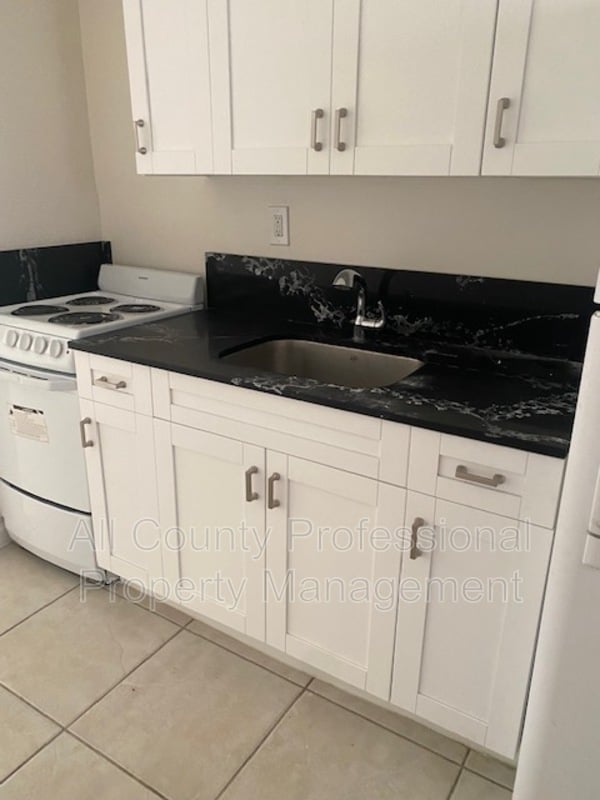 Photo - 6032 Pierce St Unidad 5