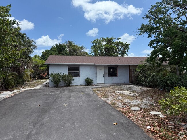 Building Photo - 7776 Overlook Rd Rental
