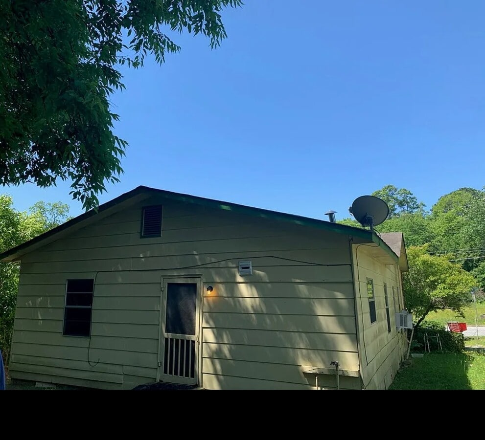 Photo - 2705 Willow St