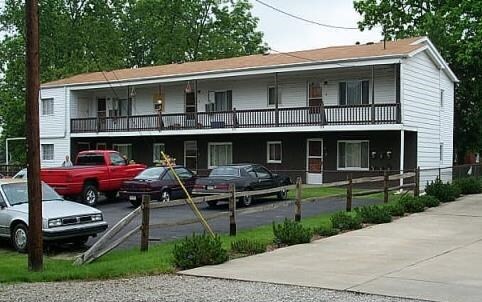 Photo - 136 Marion Ave Apartments