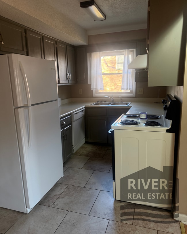 Photo - 212 Woodcastle Dr