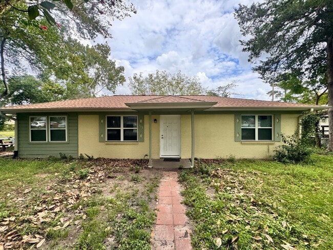 Building Photo - 112 Runnels St Rental