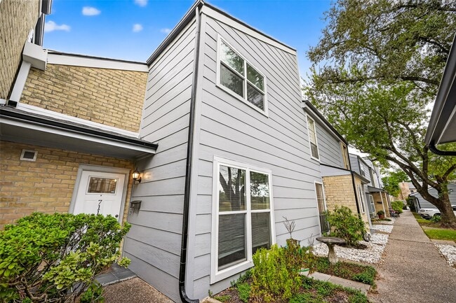 Photo - 711 Worthshire St