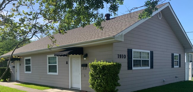 Front Entrance - 1910 Alvin St Unit A