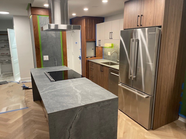 Building Photo - 360 W Wellington Ave Unit 17E