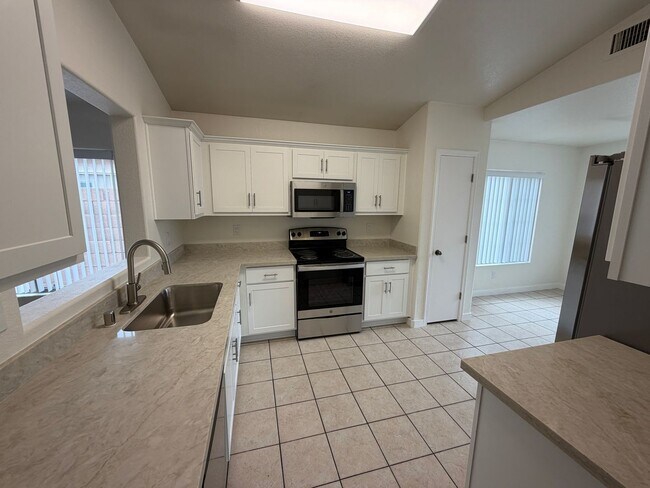 Photo - 12710 W Ash St