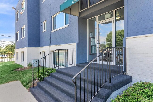 Regency Court Apartments