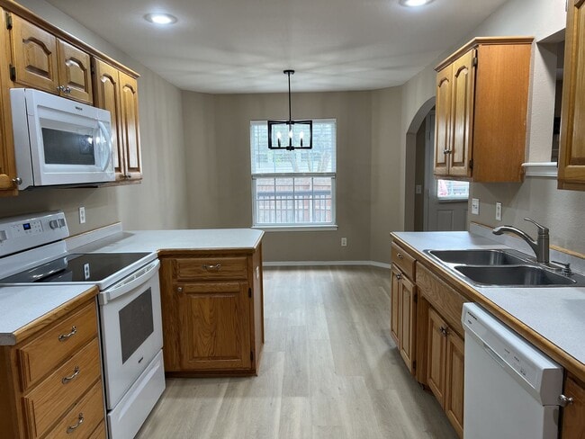 Photo - AVAILABLE NOW! Nixa 3 Bedroom, 2 Bathroom