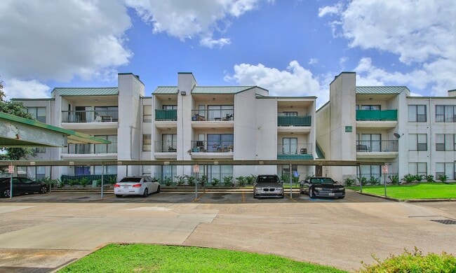 Building Photo - 2822 S Bartell Dr Unit 6