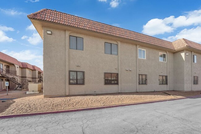 Photo - 4300 N Lamont St
