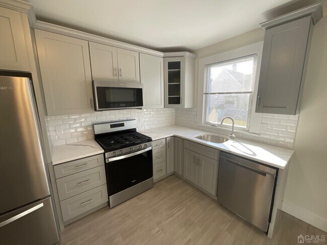 Photo - 264 Suydam St