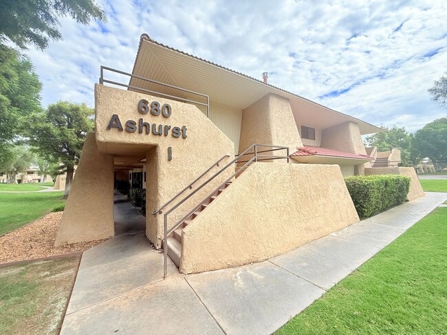 Building Photo - AVAILABLE NOW!! Lovely Upper Level - 1 Bed... Rental